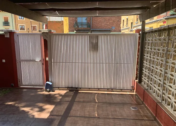 Casa Palomera - Casa Completa Con Jardin, Gimnasio Y Garaje Privados Nyaraló *